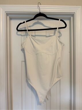 Qinsen Simple White Spaghetti Strap Bodysuit